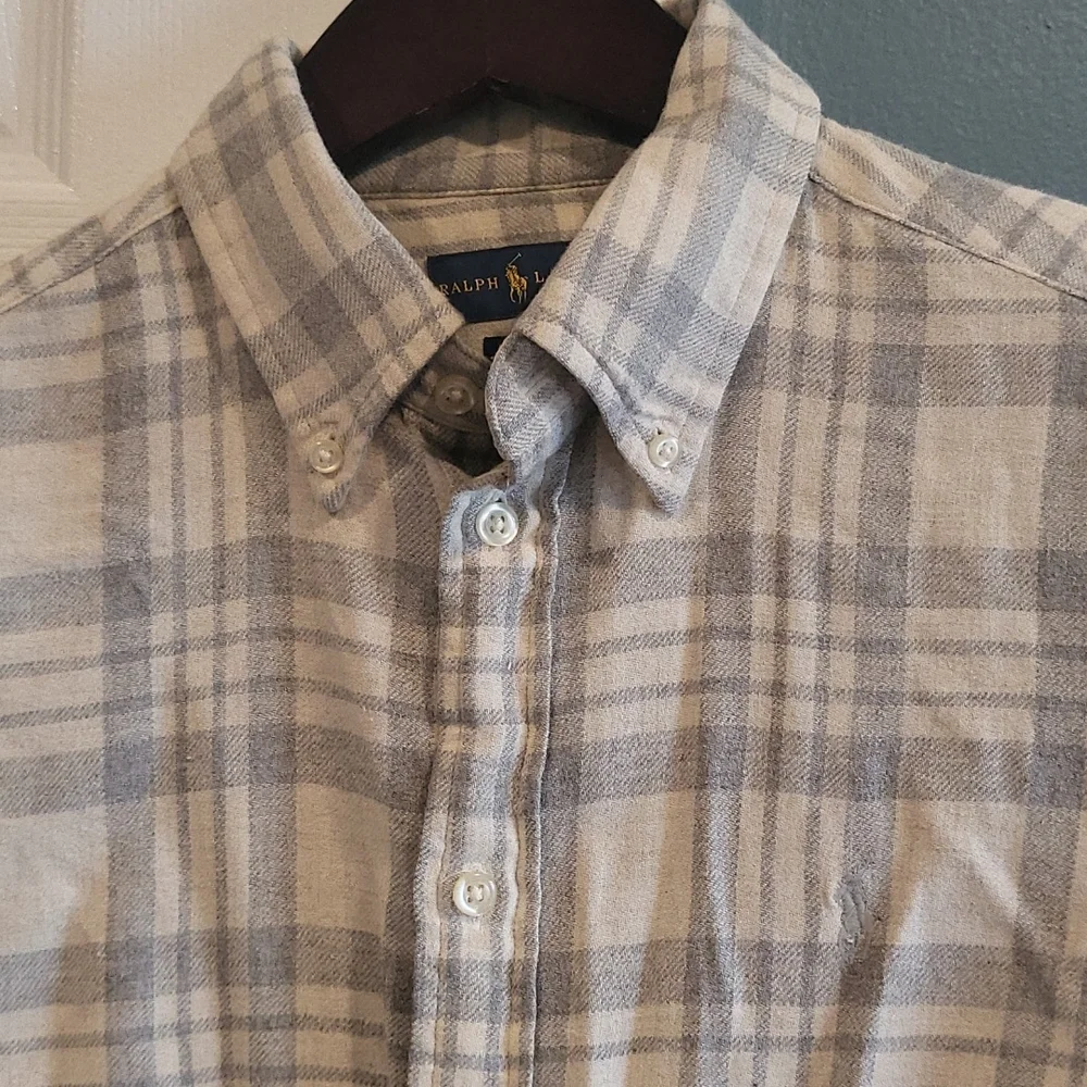 Button down - Picture 2 of 3